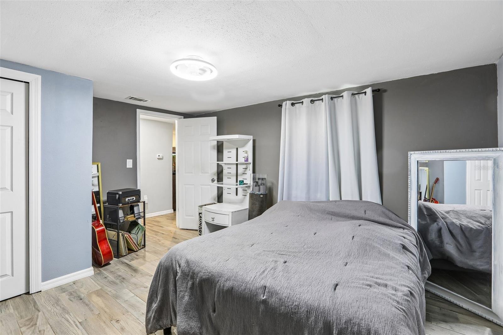 Image 7 of 25 For 14520 Geneva Dr