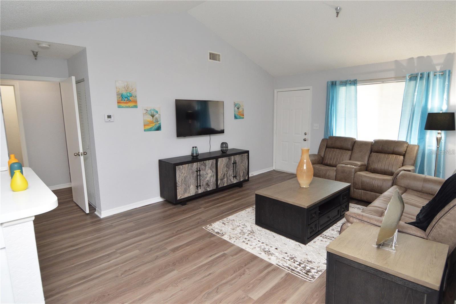 Image 17 of 96 For 10265 Gandy Boulevard N 1002