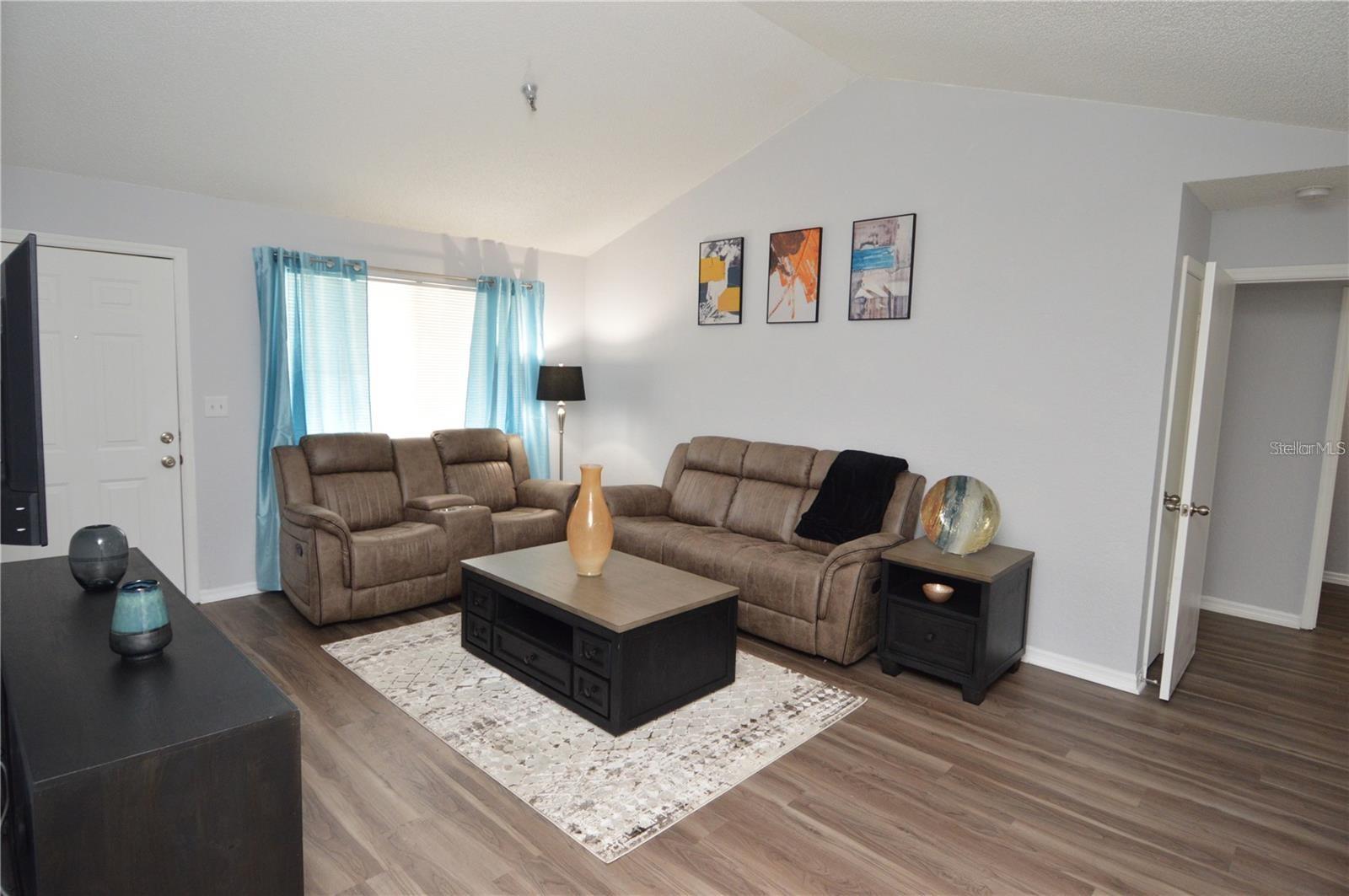 Image 19 of 96 For 10265 Gandy Boulevard N 1002