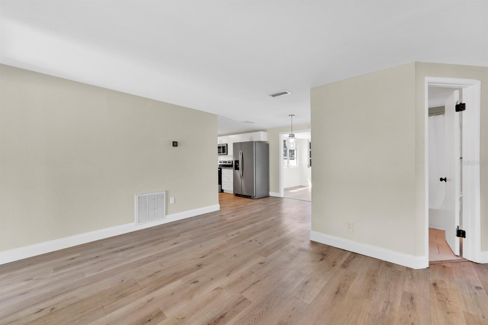 Image 13 of 30 For 10597 110th Avenue