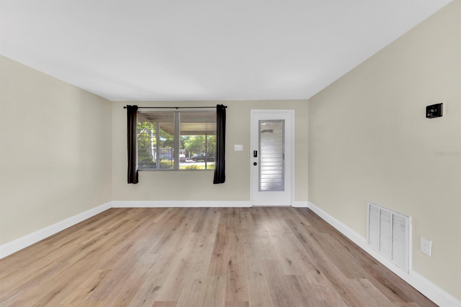 Image 14 of 30 For 10597 110th Avenue