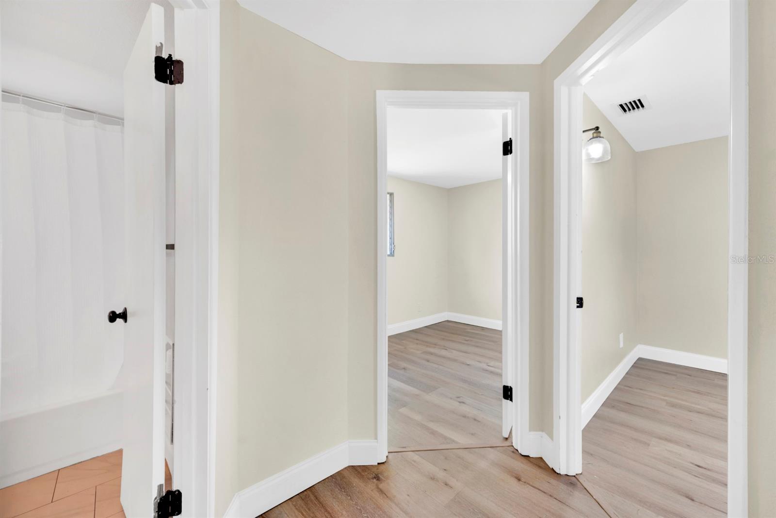 Image 15 of 30 For 10597 110th Avenue