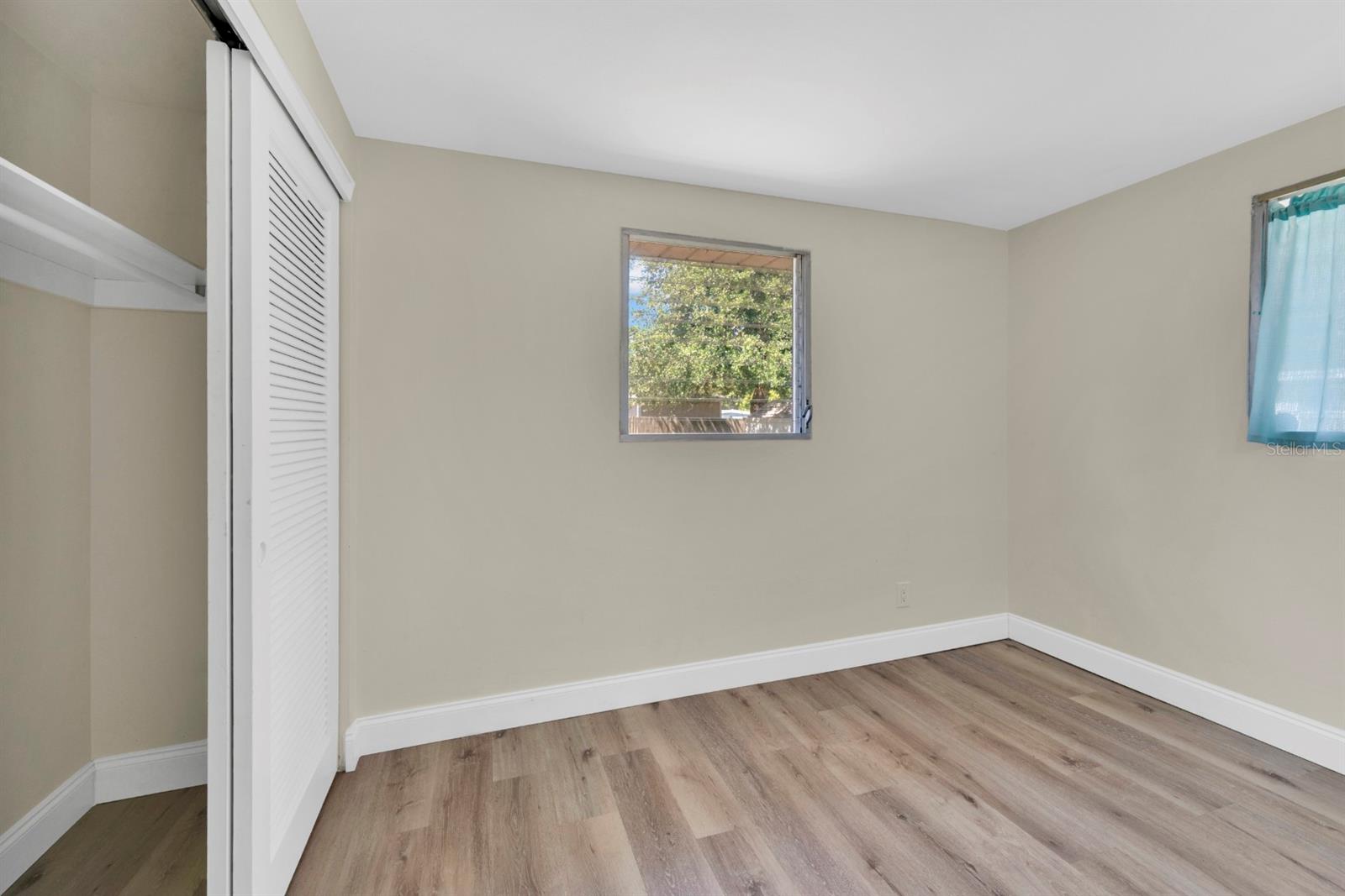 Image 17 of 30 For 10597 110th Avenue