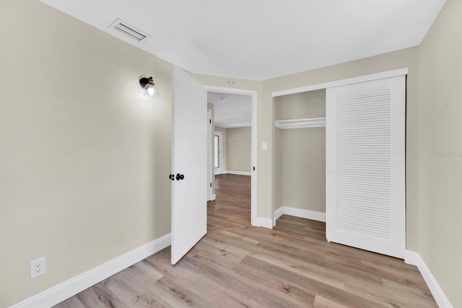 Image 18 of 30 For 10597 110th Avenue