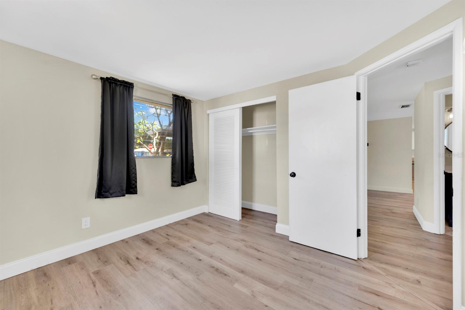 Image 20 of 30 For 10597 110th Avenue
