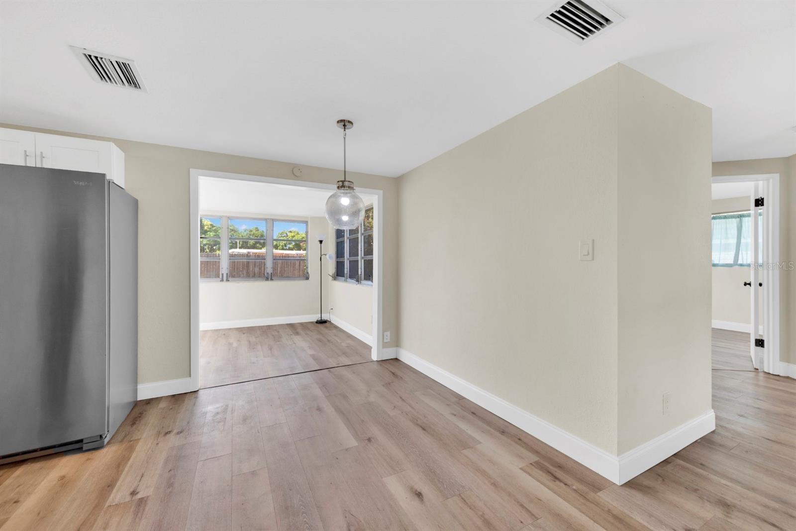 Image 21 of 30 For 10597 110th Avenue