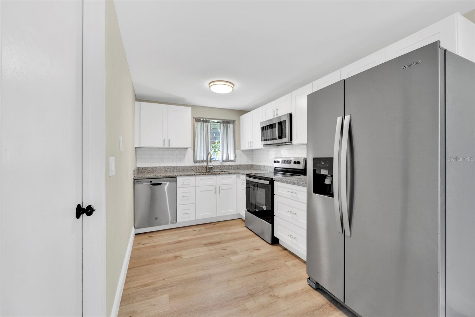 Image 22 of 30 For 10597 110th Avenue