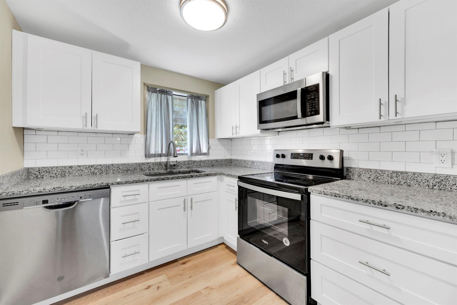 Image 23 of 30 For 10597 110th Avenue