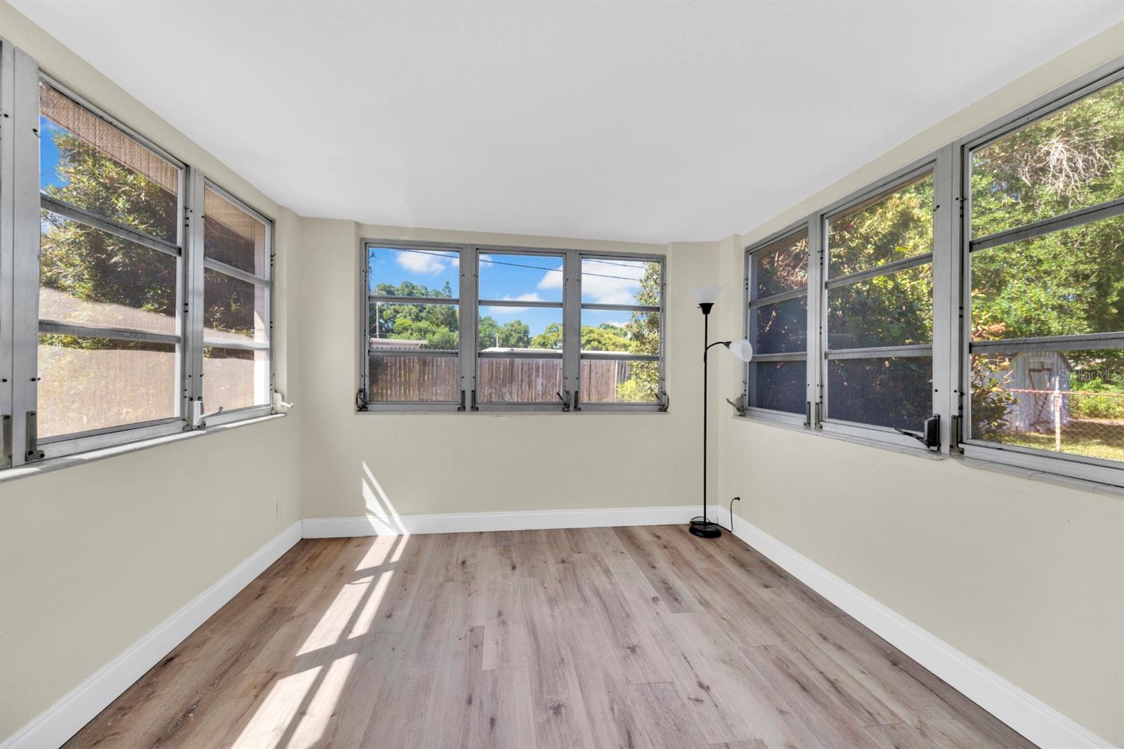 Image 24 of 30 For 10597 110th Avenue