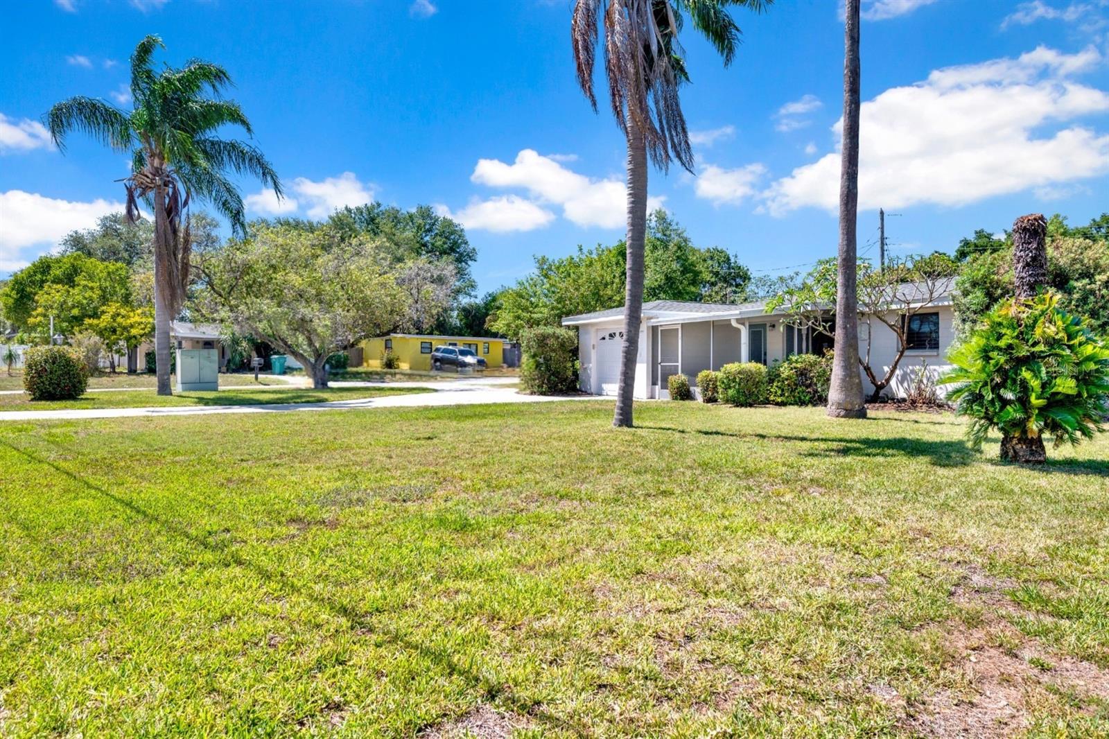 Image 3 of 30 For 10597 110th Avenue