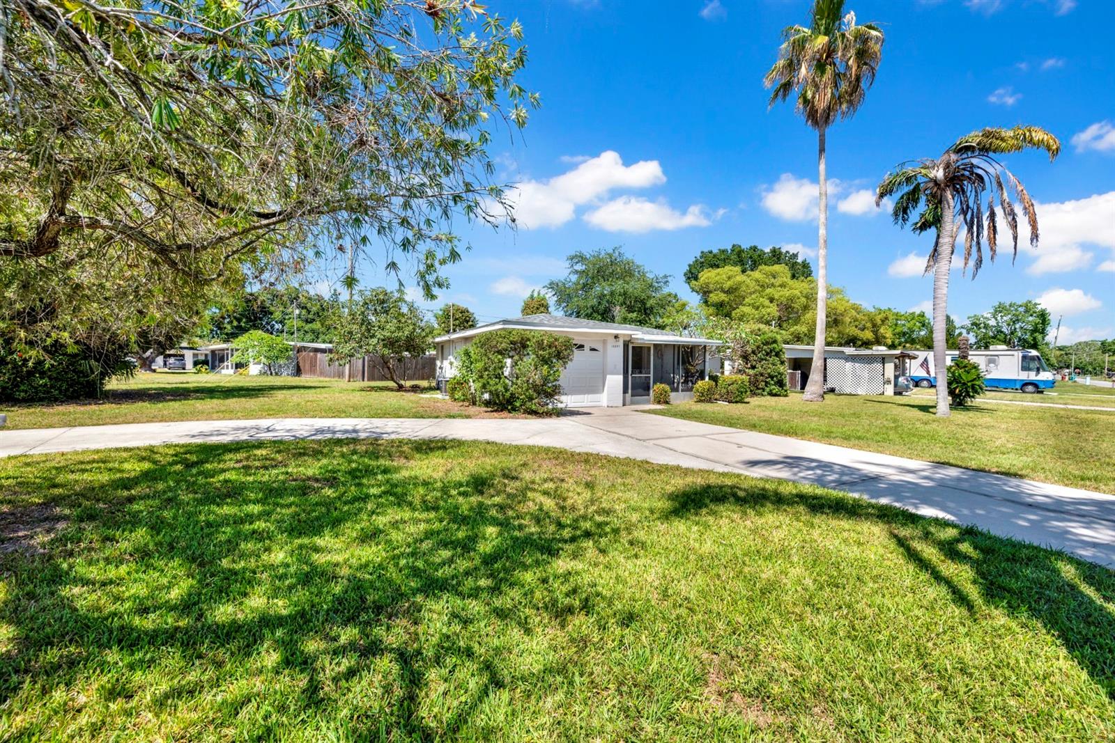 Image 4 of 30 For 10597 110th Avenue