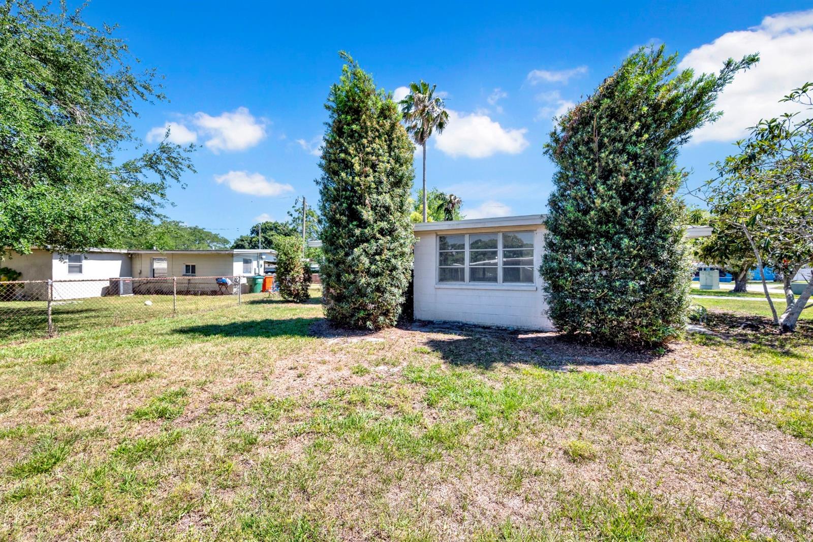Image 7 of 30 For 10597 110th Avenue