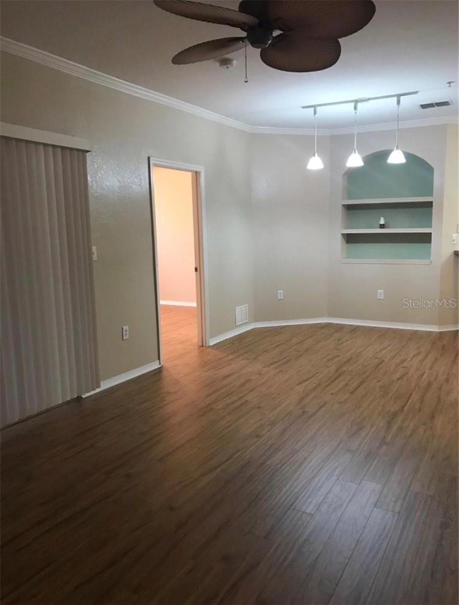 Image 12 of 14 For 10025 Courtney Palms Boulevard 102