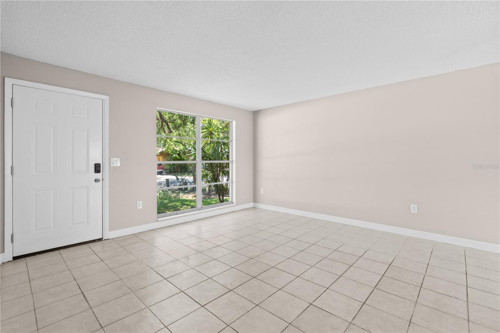 Listing photo id 13 for 7503 Culver Lane