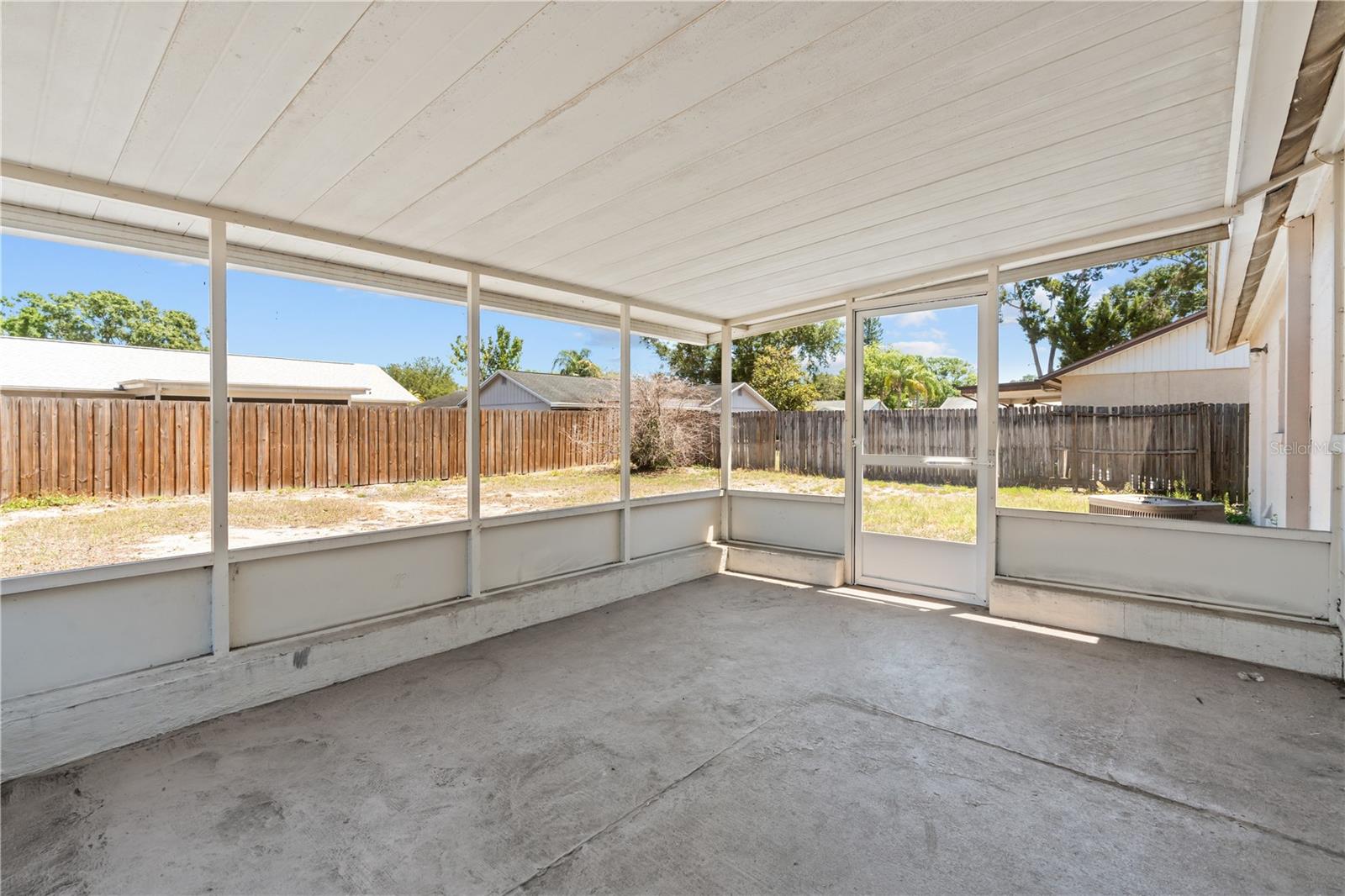 Listing photo id 23 for 7503 Culver Lane