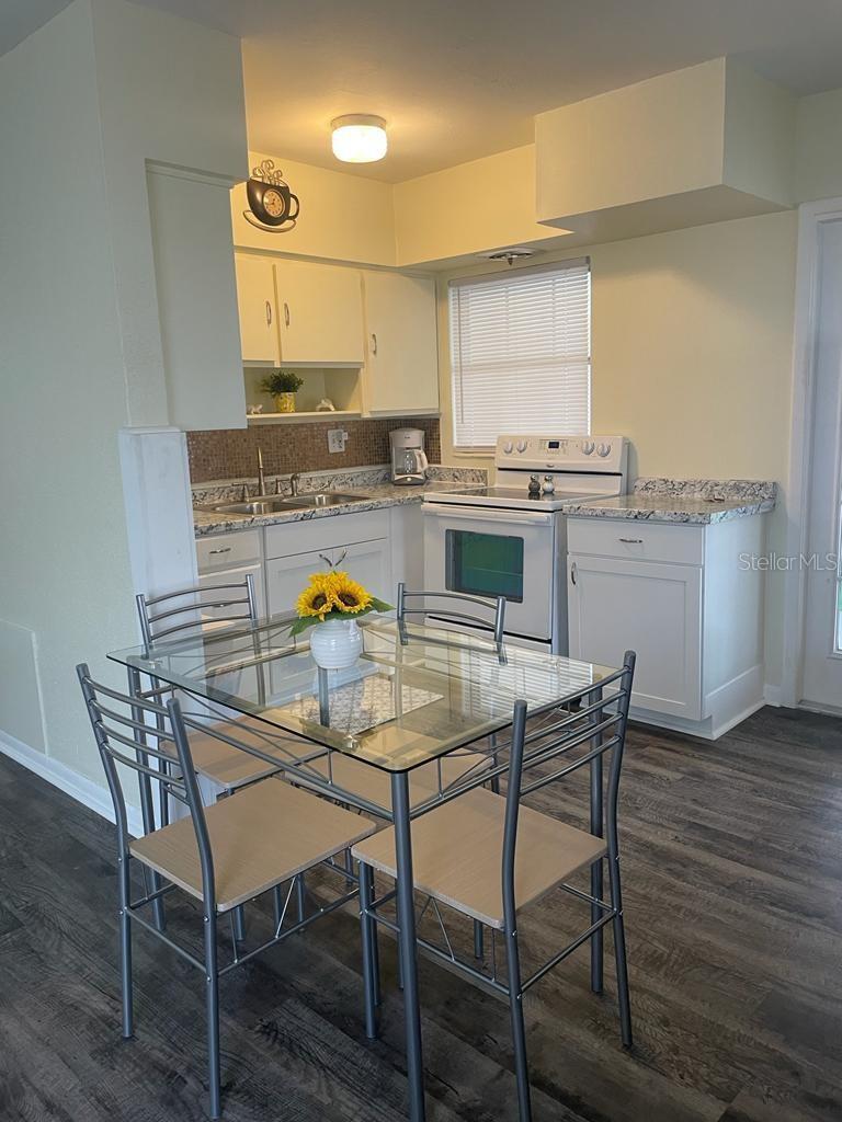 Image 4 of 9 For 25 6th Avenue Se