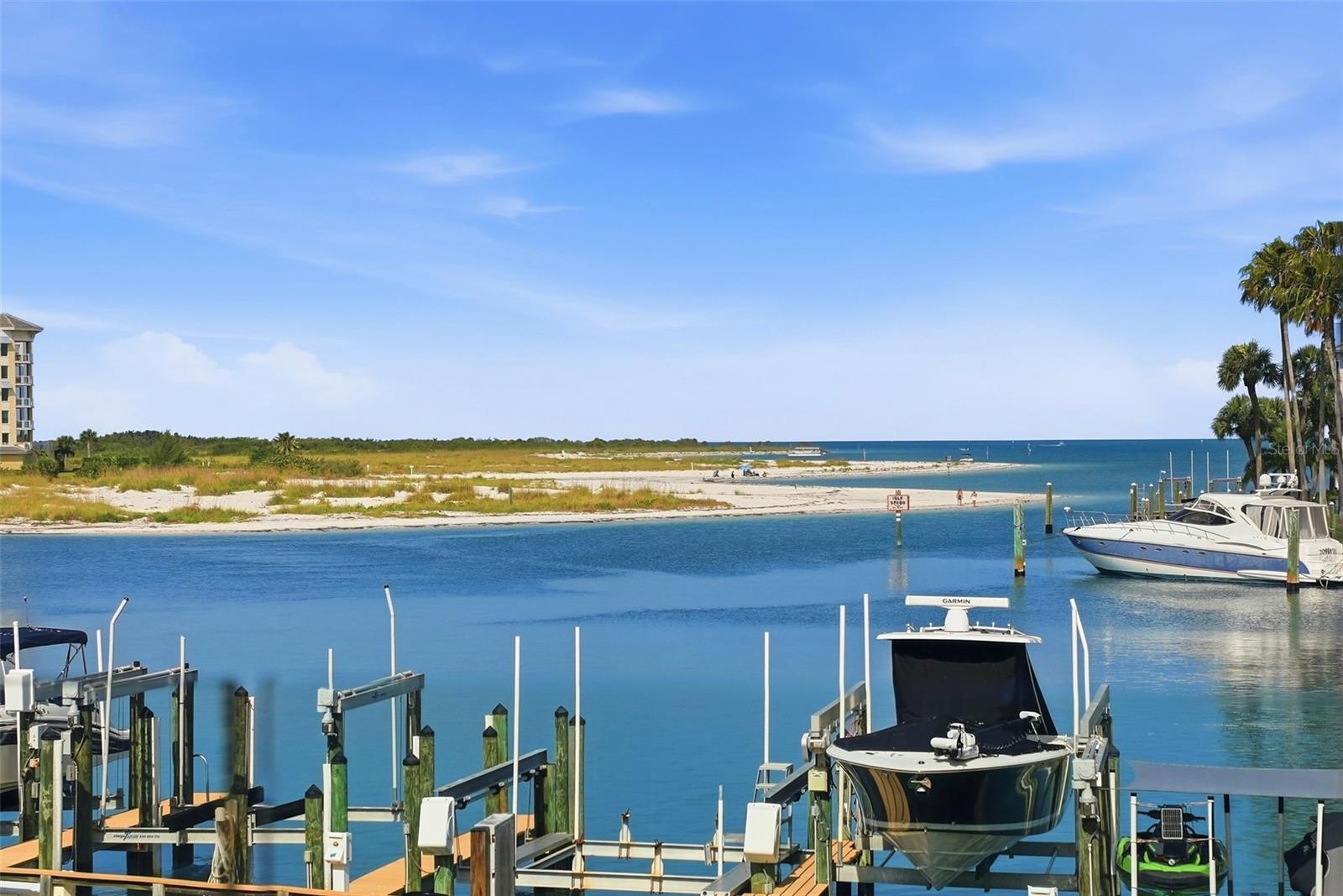 Listing photo id 10 for 1060 Pinellas Bayway S 204