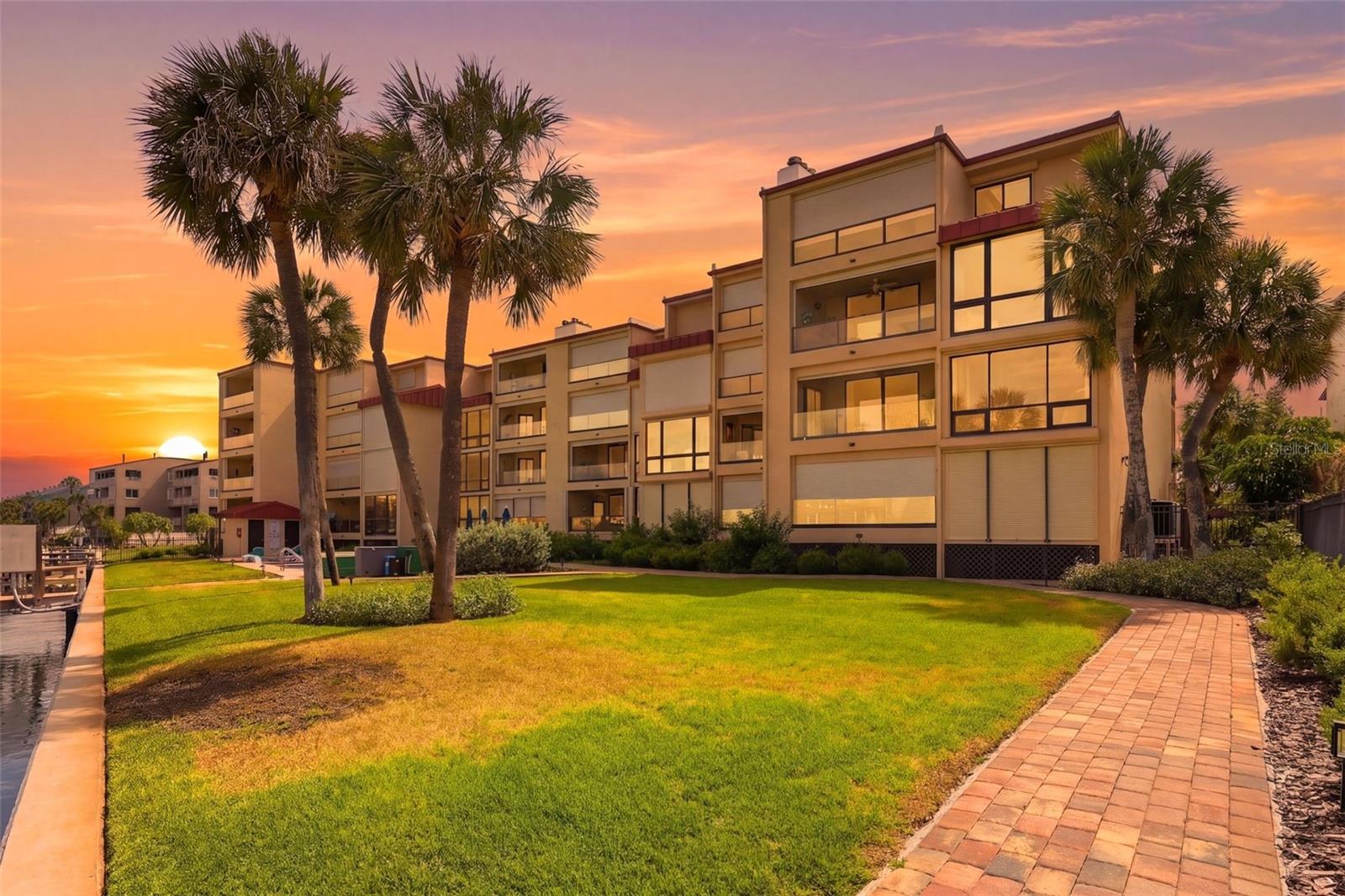 Listing photo id 12 for 1060 Pinellas Bayway S 204