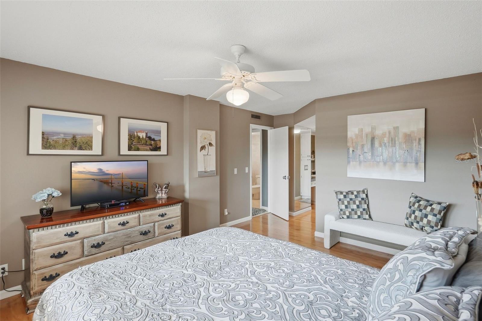 Listing photo id 23 for 1060 Pinellas Bayway S 204