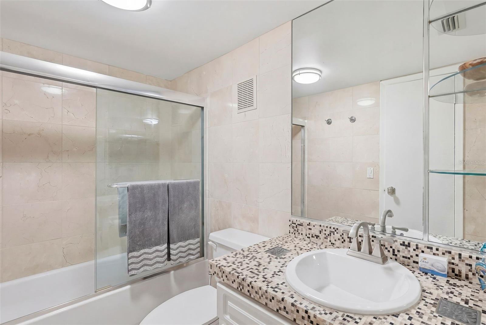 Listing photo id 25 for 1060 Pinellas Bayway S 204