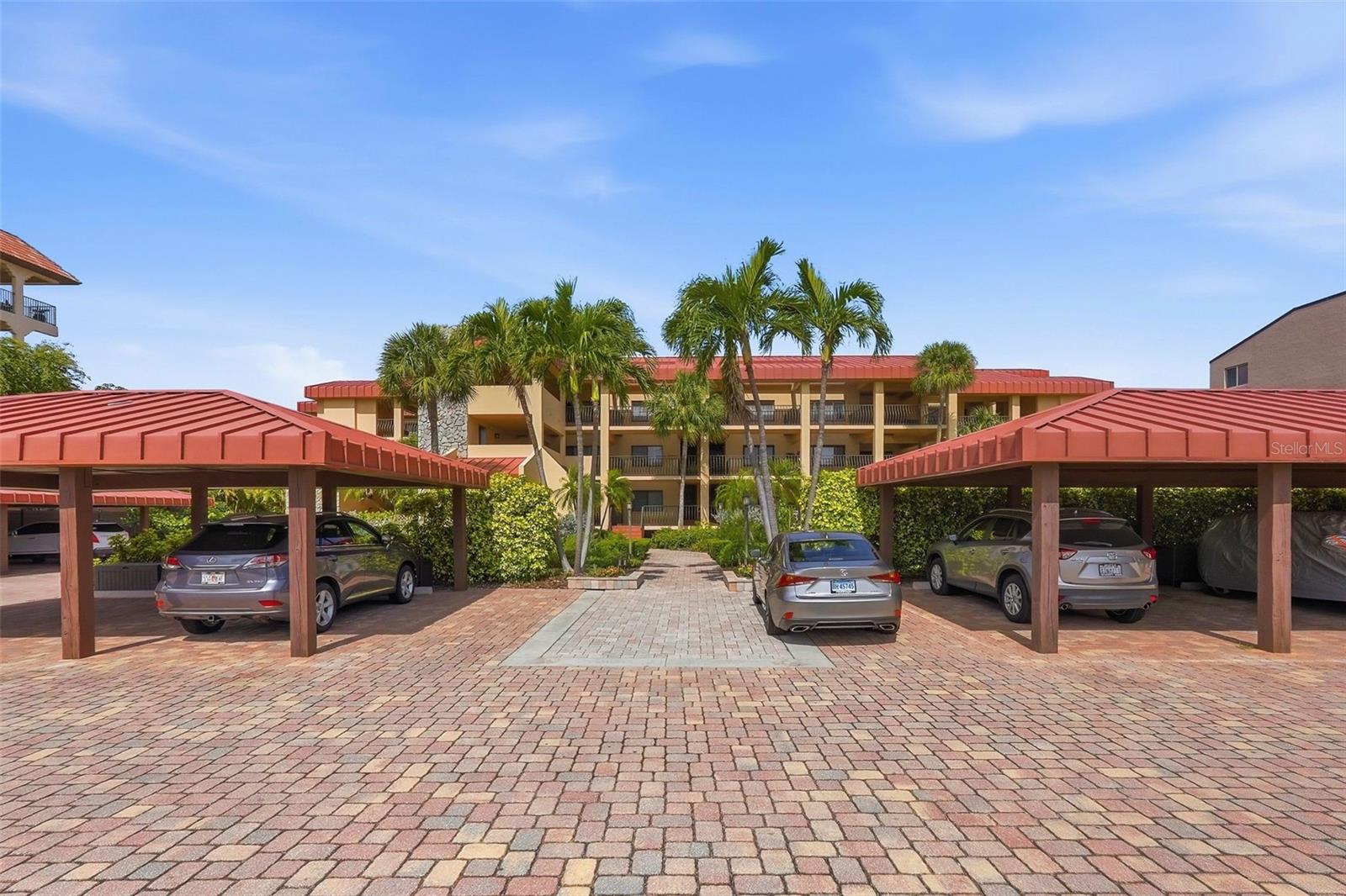 Listing photo id 30 for 1060 Pinellas Bayway S 204