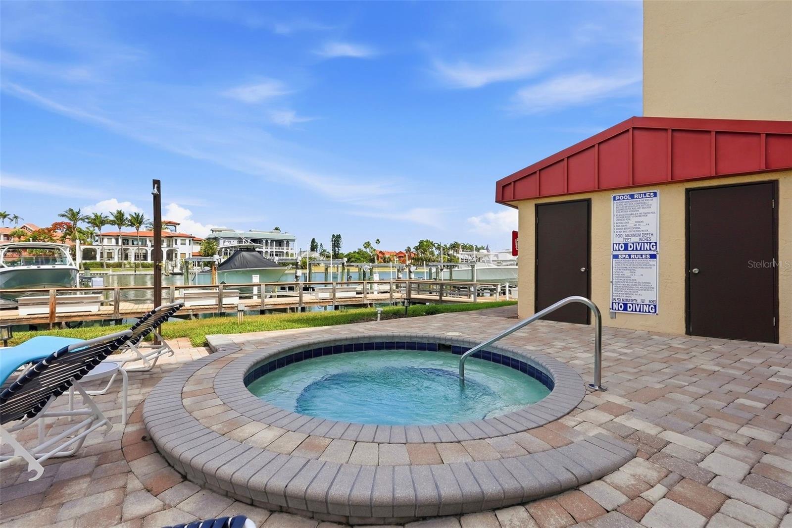 Listing photo id 31 for 1060 Pinellas Bayway S 204