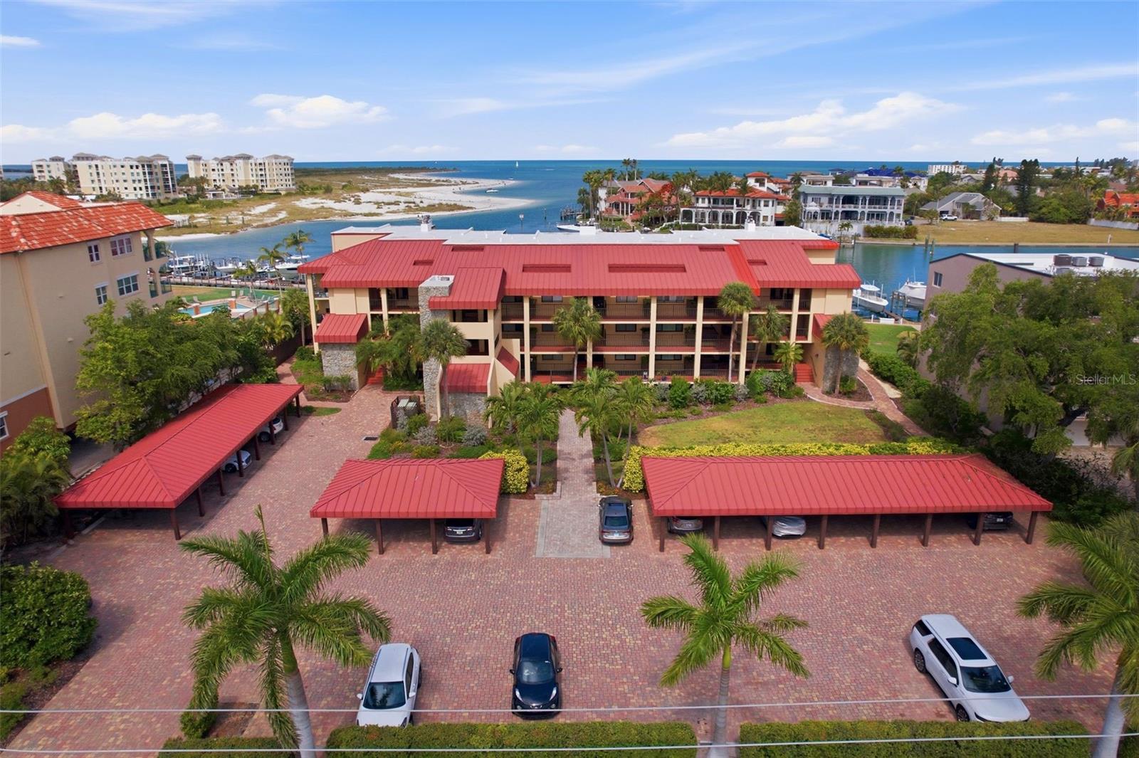 Listing photo id 33 for 1060 Pinellas Bayway S 204