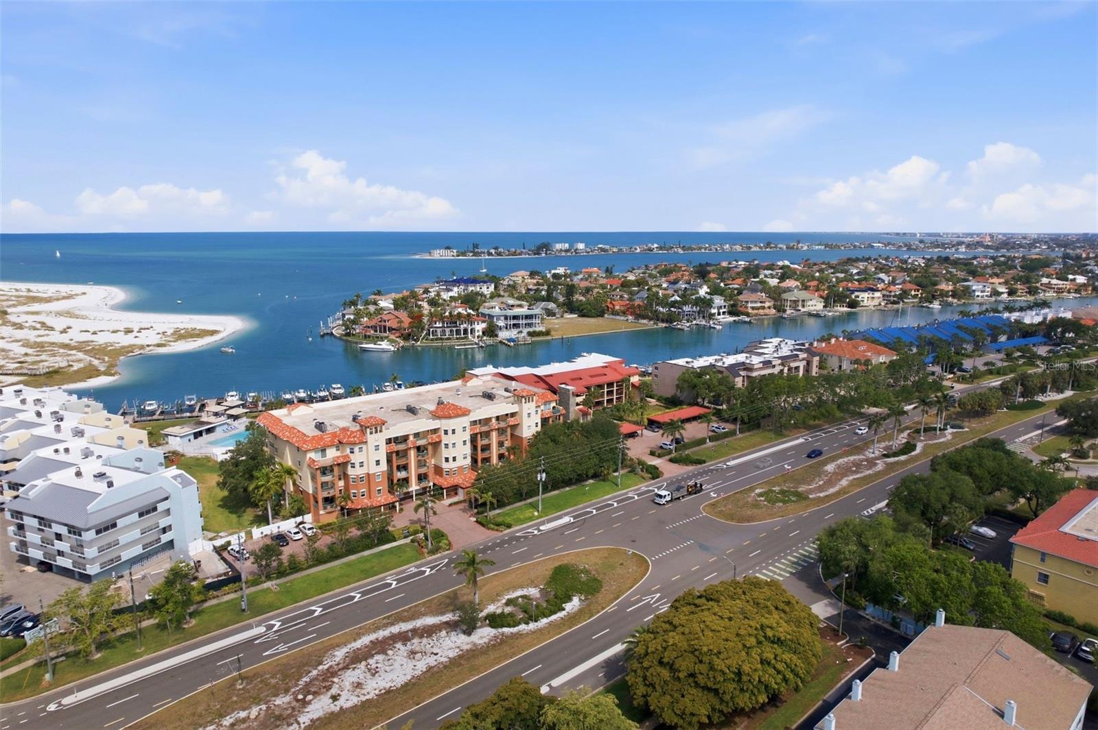 Listing photo id 2 for 1060 Pinellas Bayway S 204