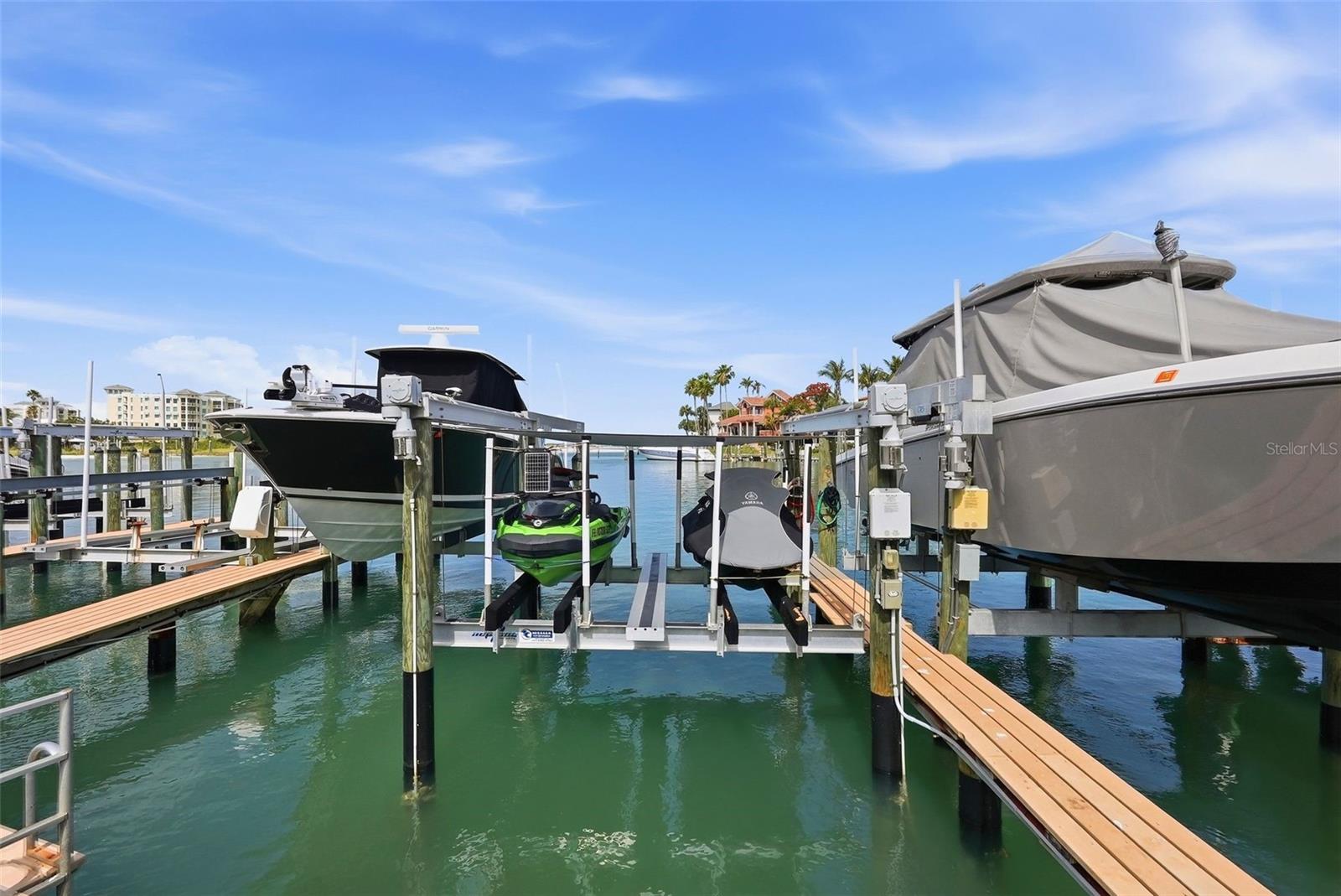 Listing photo id 3 for 1060 Pinellas Bayway S 204