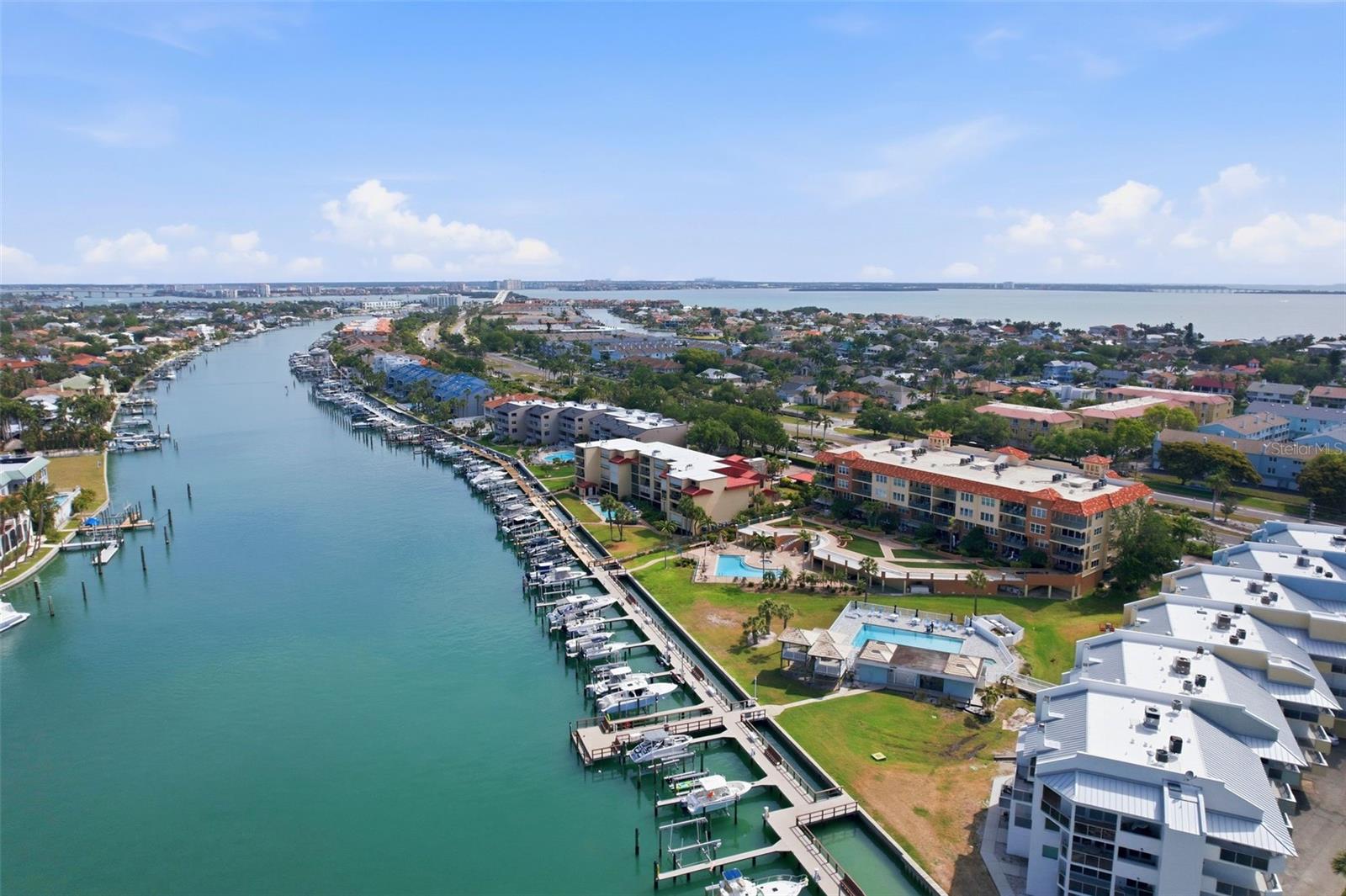 Listing photo id 4 for 1060 Pinellas Bayway S 204