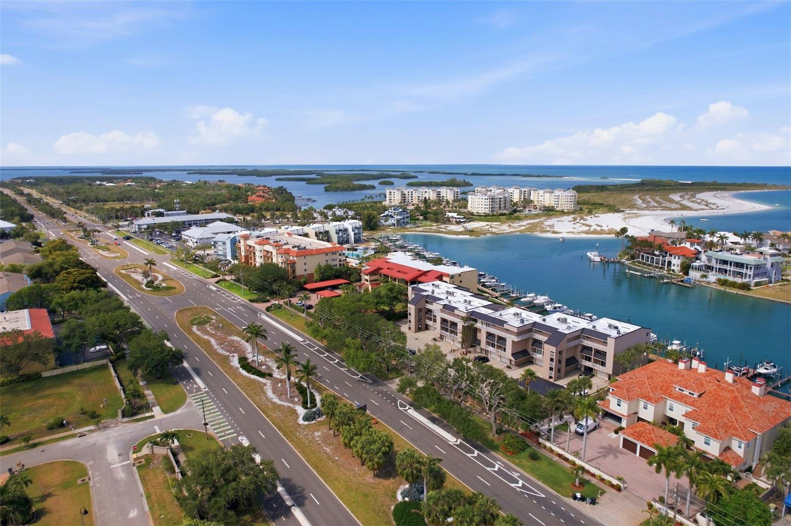 Listing photo id 5 for 1060 Pinellas Bayway S 204