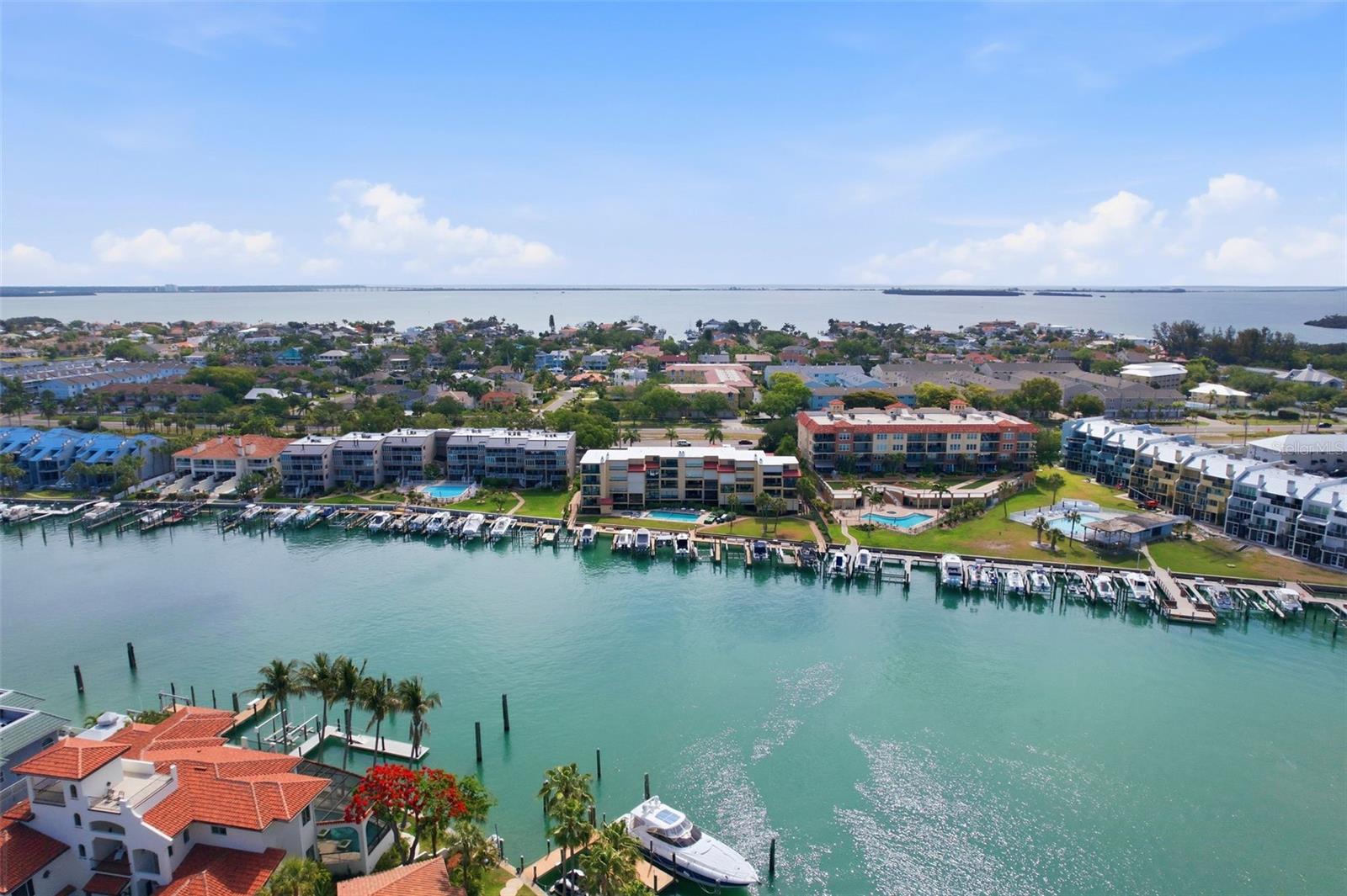Listing photo id 6 for 1060 Pinellas Bayway S 204