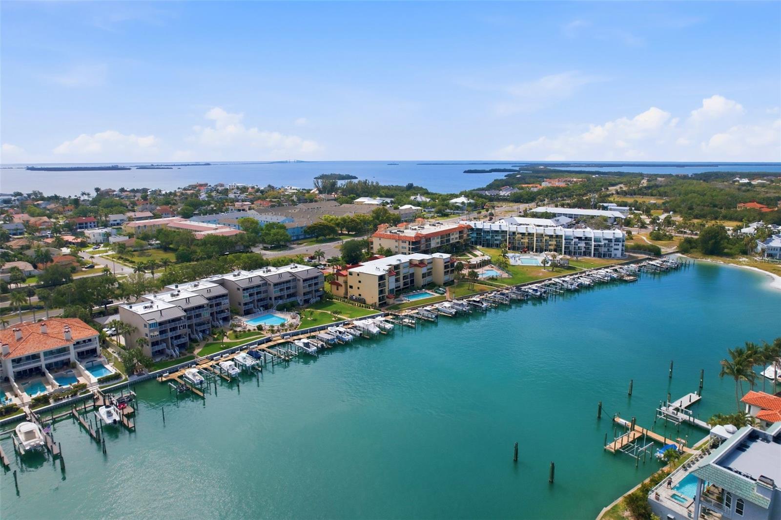 Listing photo id 7 for 1060 Pinellas Bayway S 204