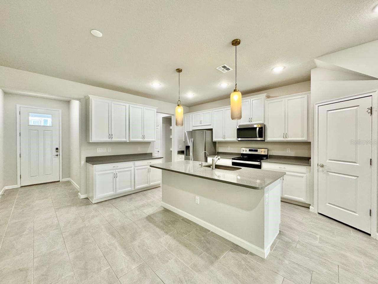 Image 4 of 35 For 8509 Primrose Willow Place