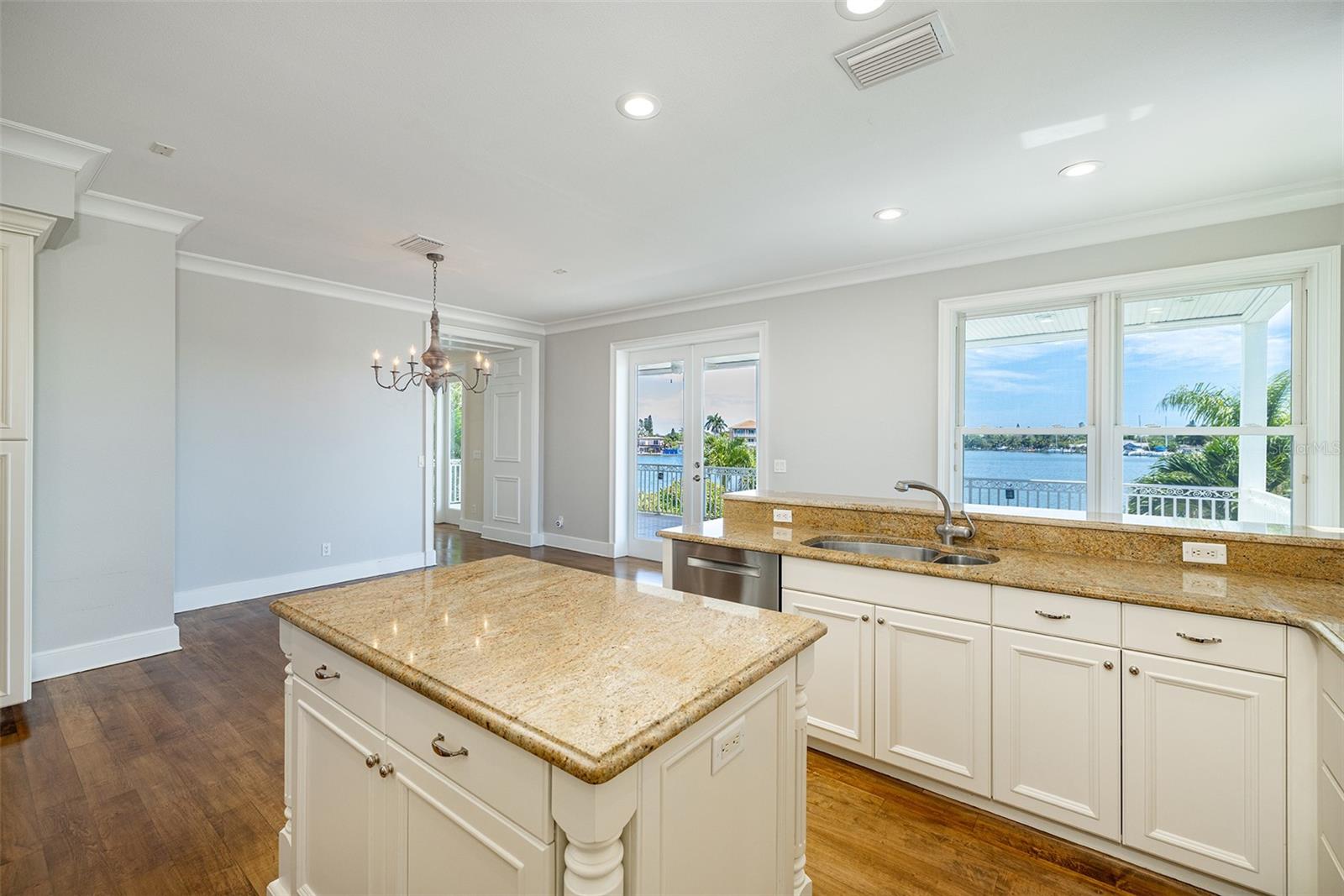 Image 15 of 69 For 821 Bay Point Drive