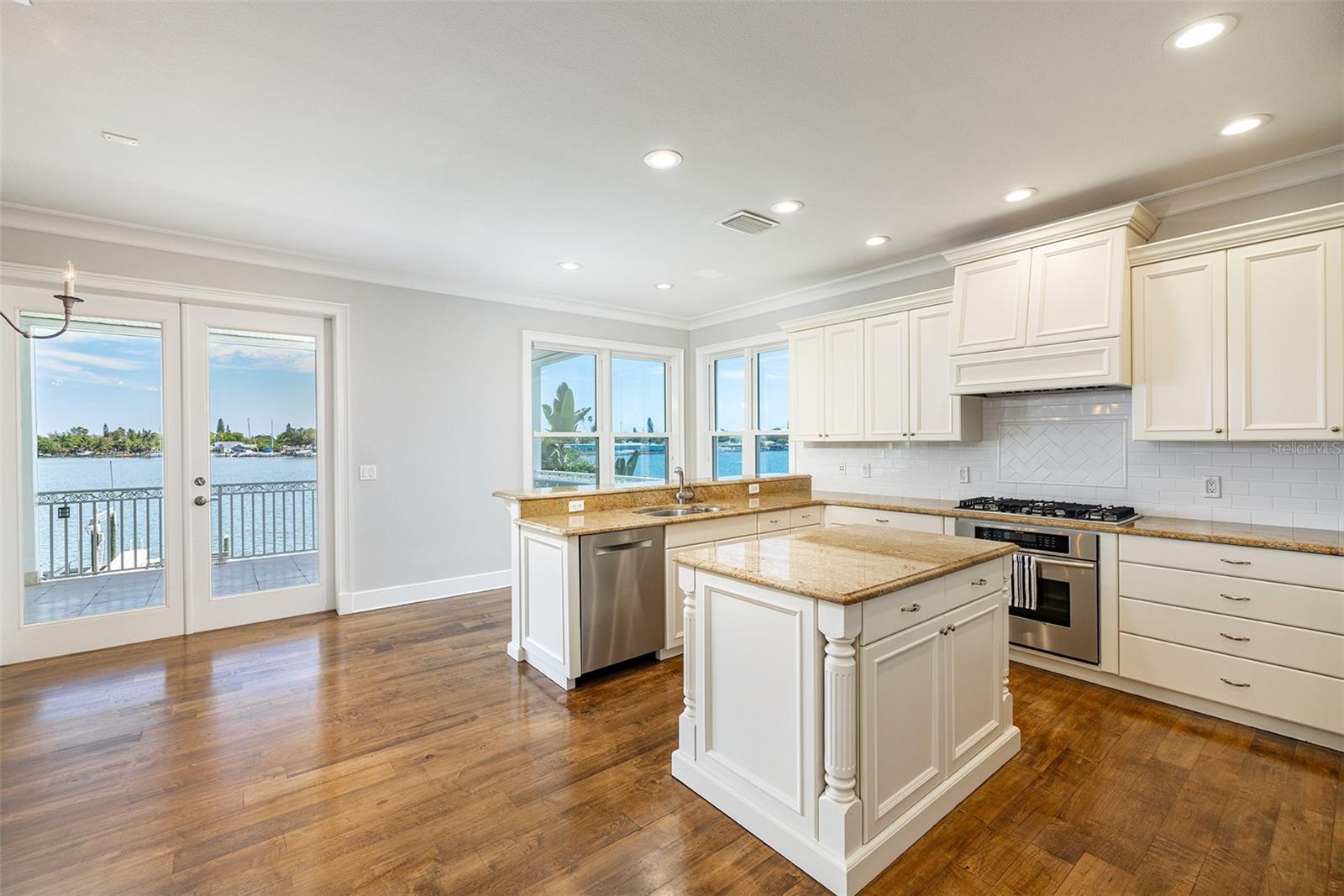 Image 16 of 69 For 821 Bay Point Drive