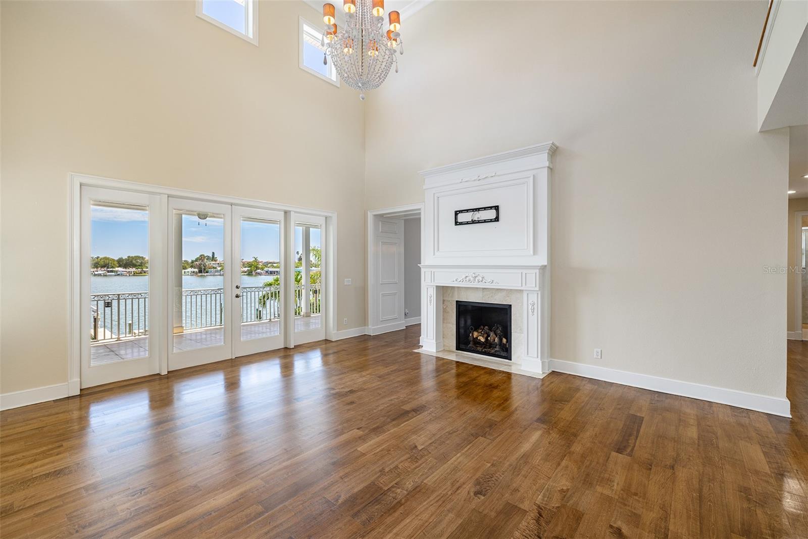 Image 6 of 69 For 821 Bay Point Drive