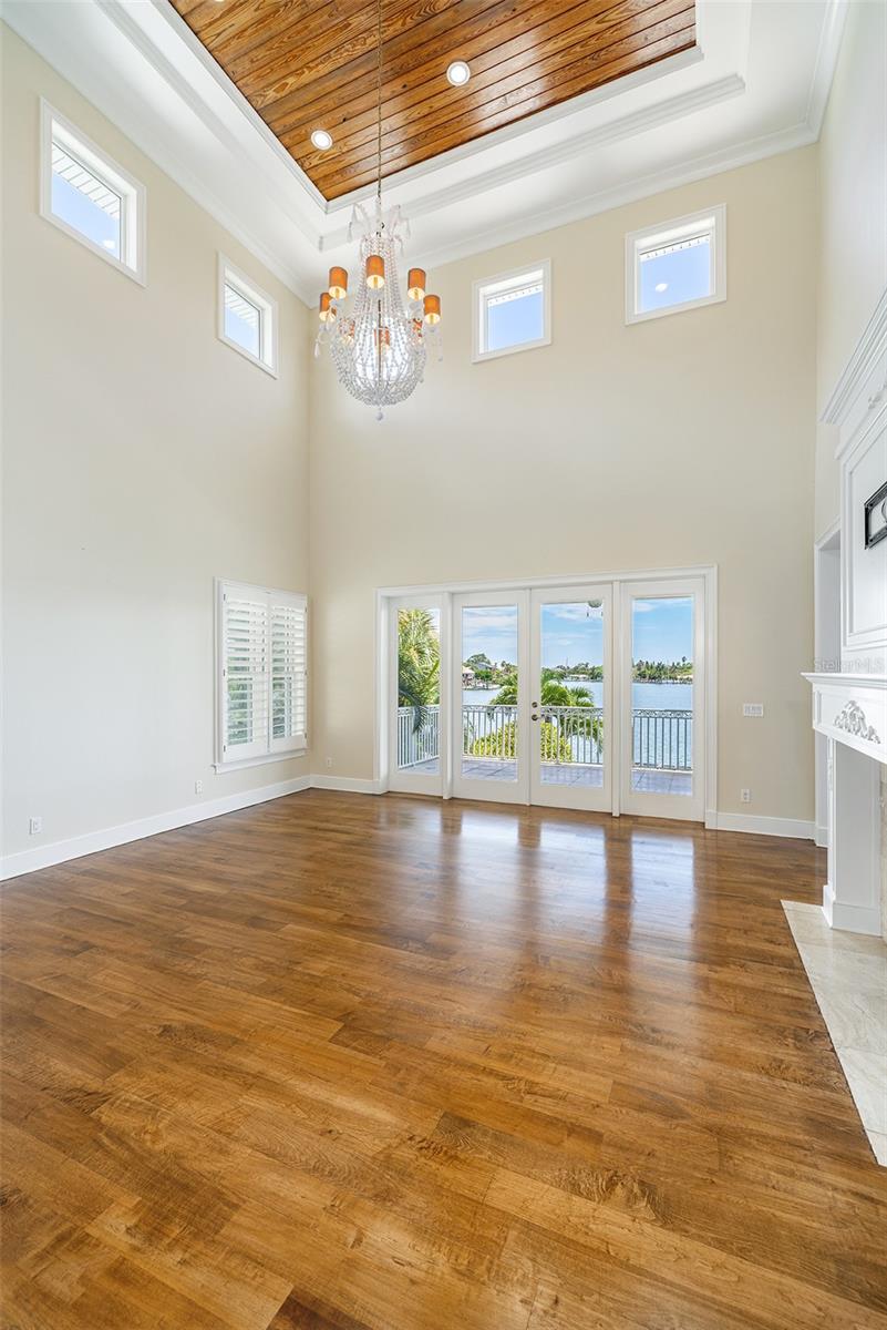 Image 8 of 69 For 821 Bay Point Drive