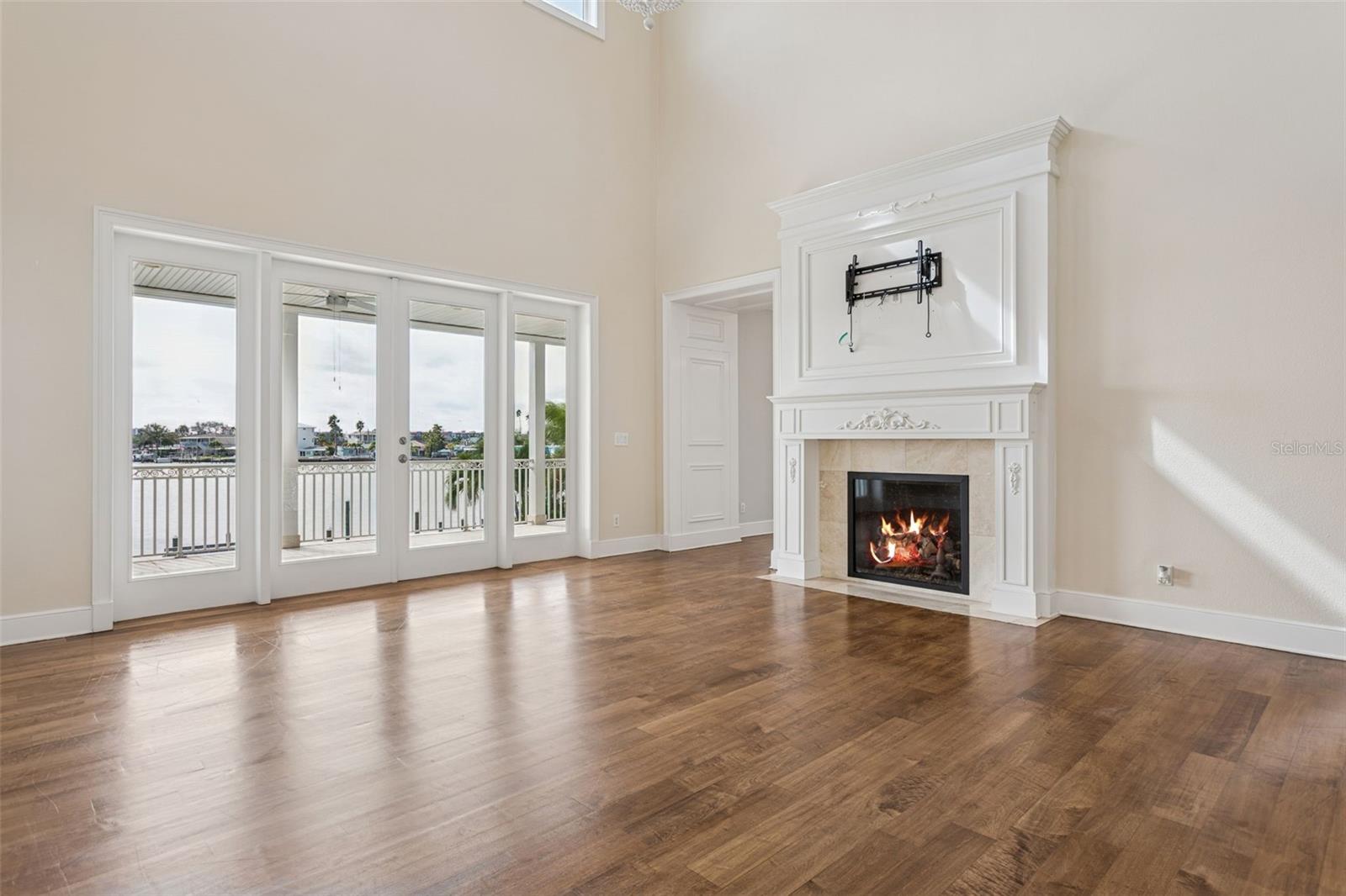 Image 9 of 69 For 821 Bay Point Drive