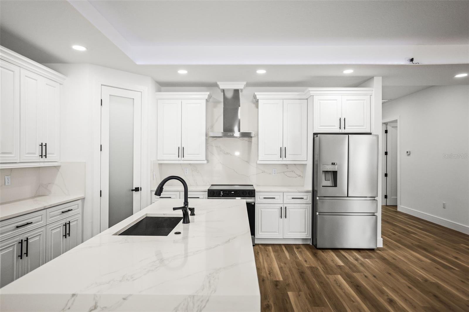 Image 11 of 62 For 330 Archimedes Street