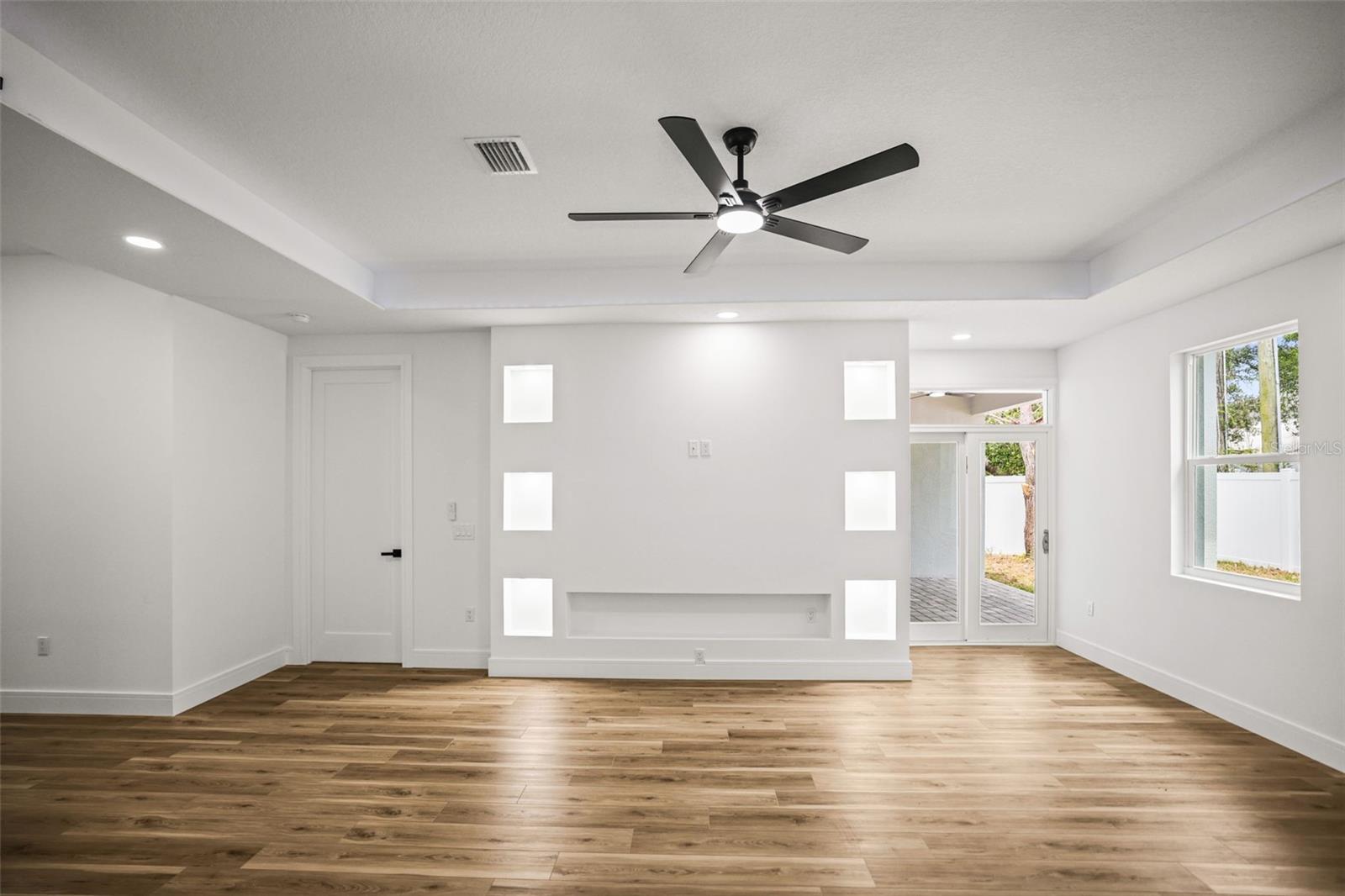 Image 16 of 62 For 330 Archimedes Street