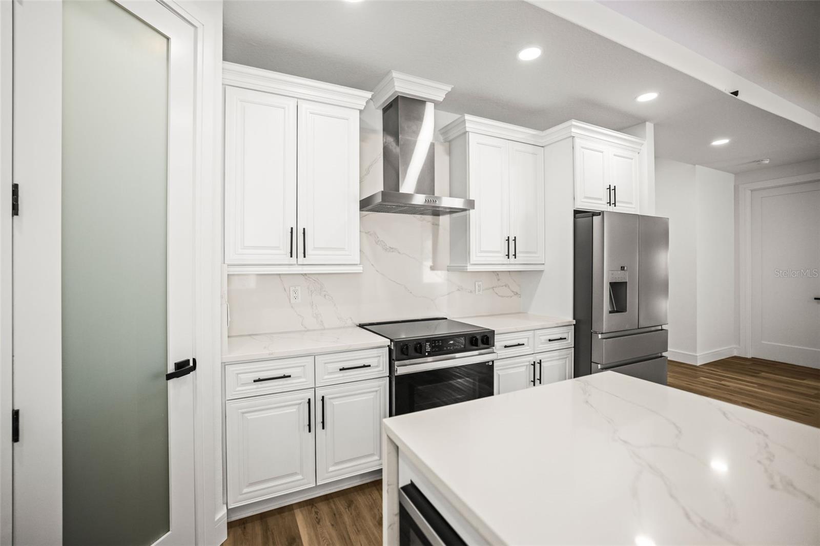 Image 3 of 62 For 330 Archimedes Street