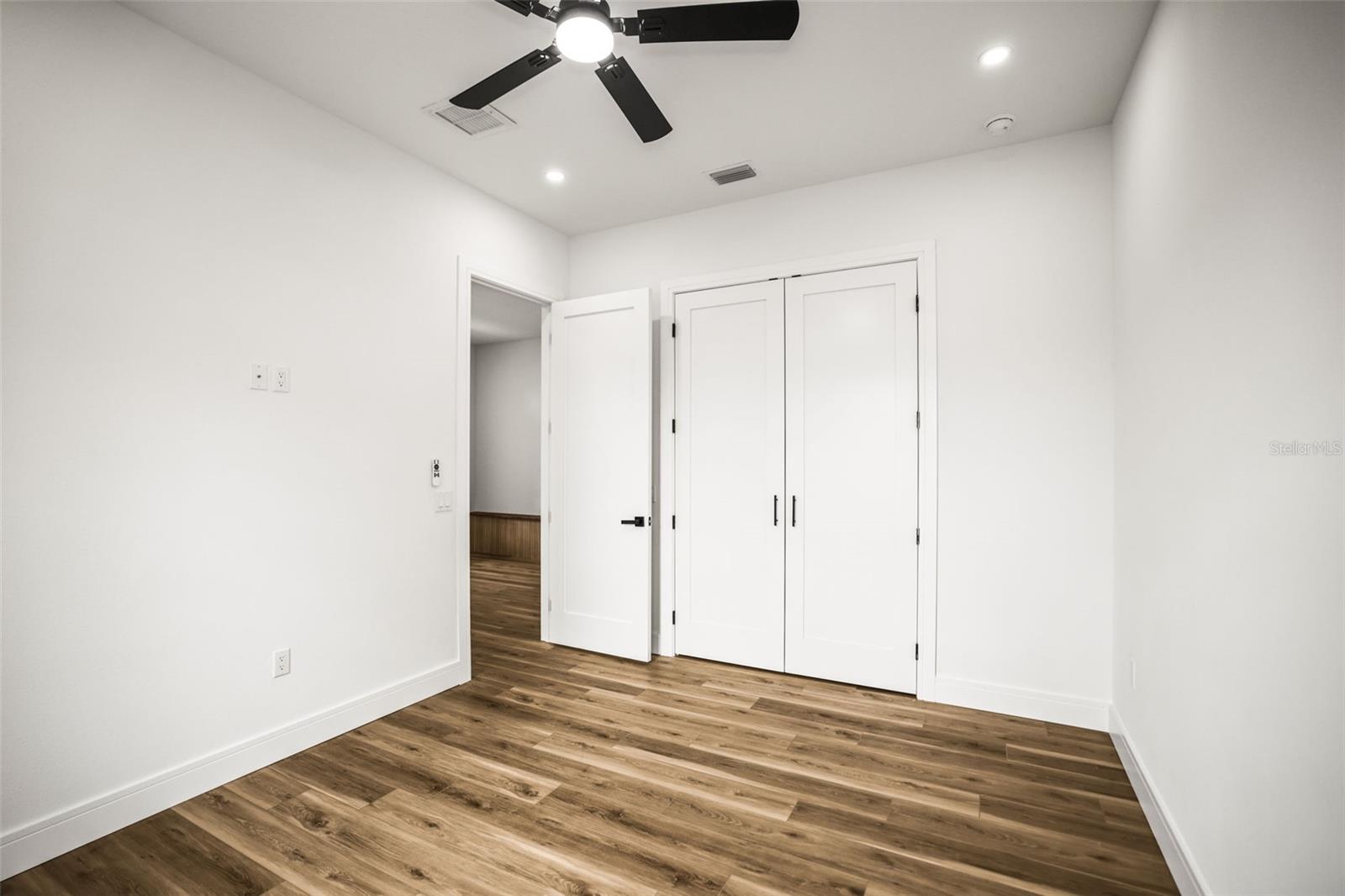 Image 30 of 62 For 330 Archimedes Street