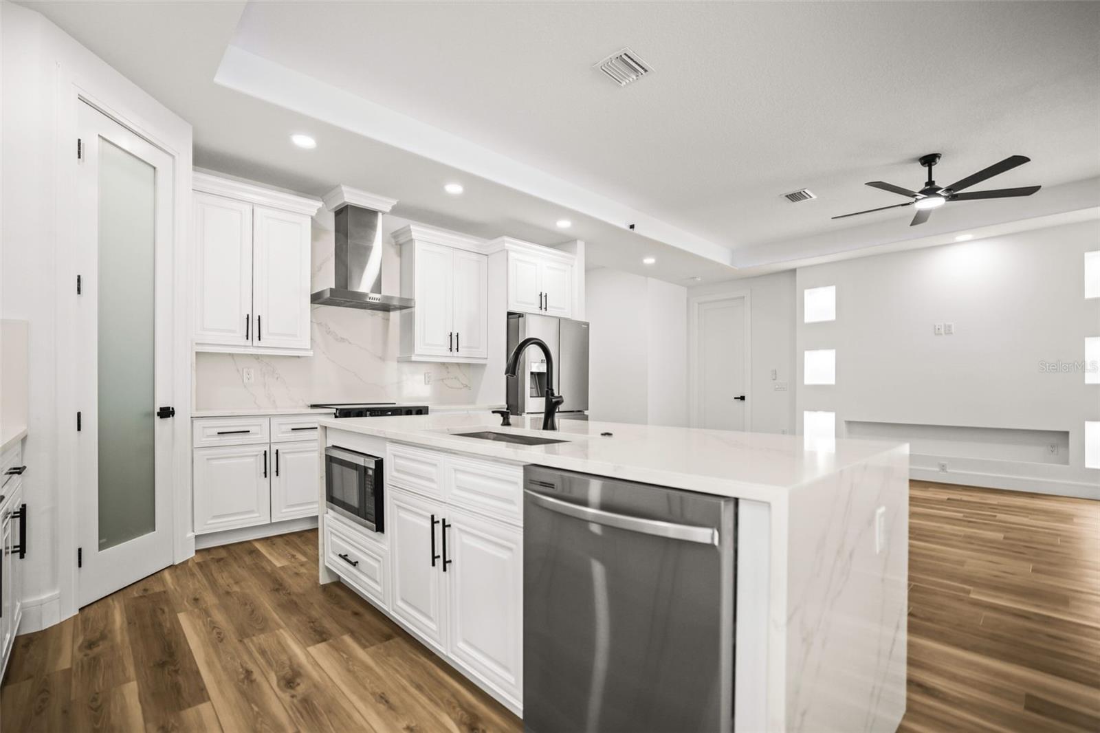Image 4 of 62 For 330 Archimedes Street