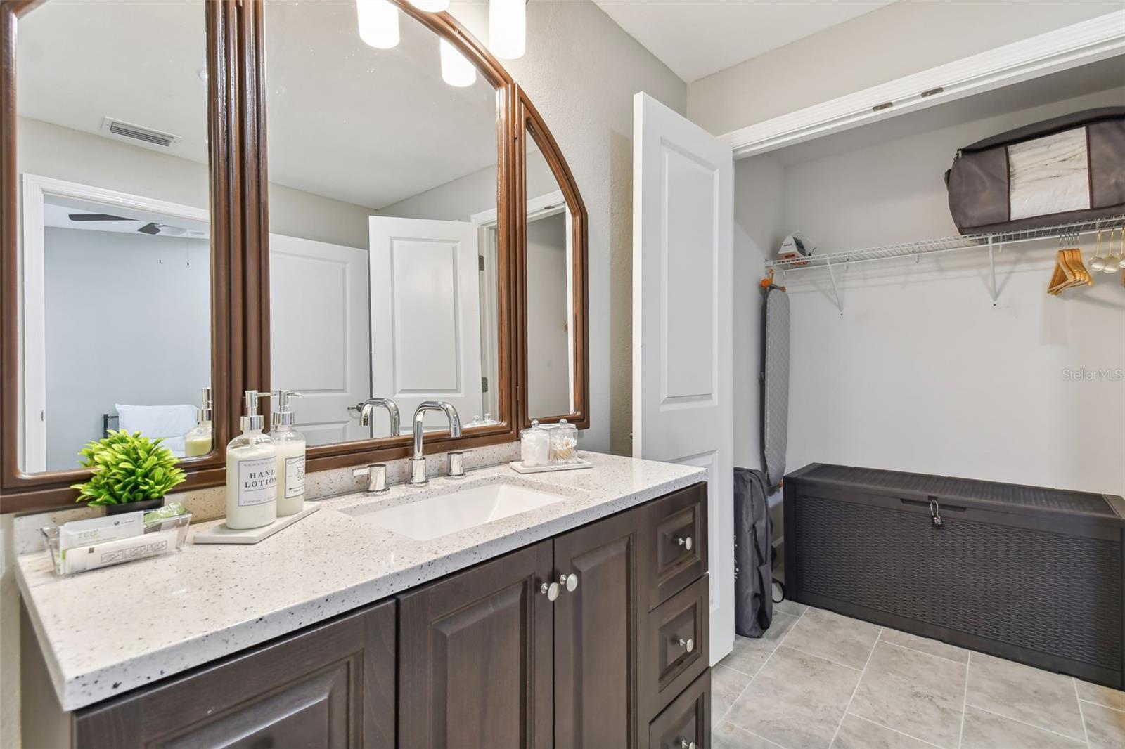 Listing photo id 13 for 414 Joyce Avenue