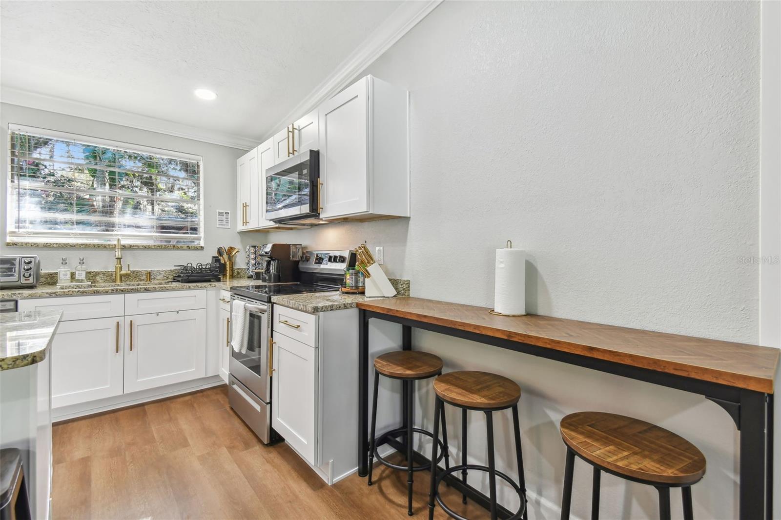 Listing photo id 17 for 414 Joyce Avenue