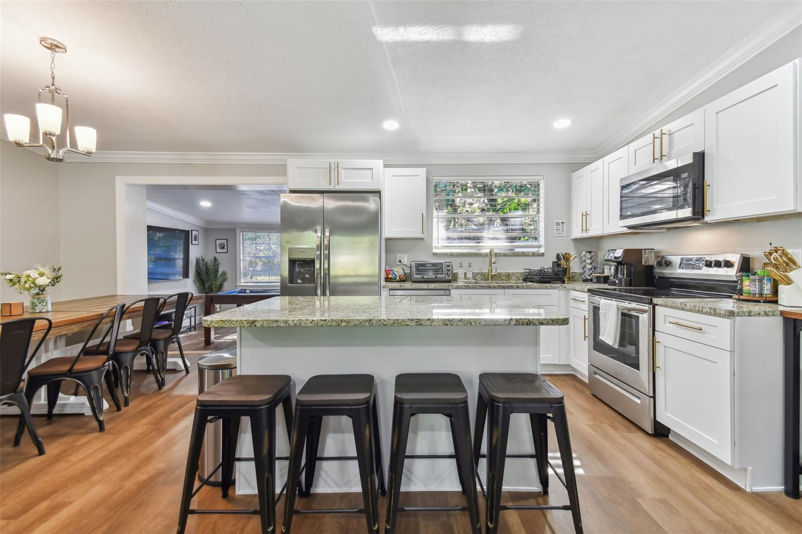 Listing photo id 19 for 414 Joyce Avenue