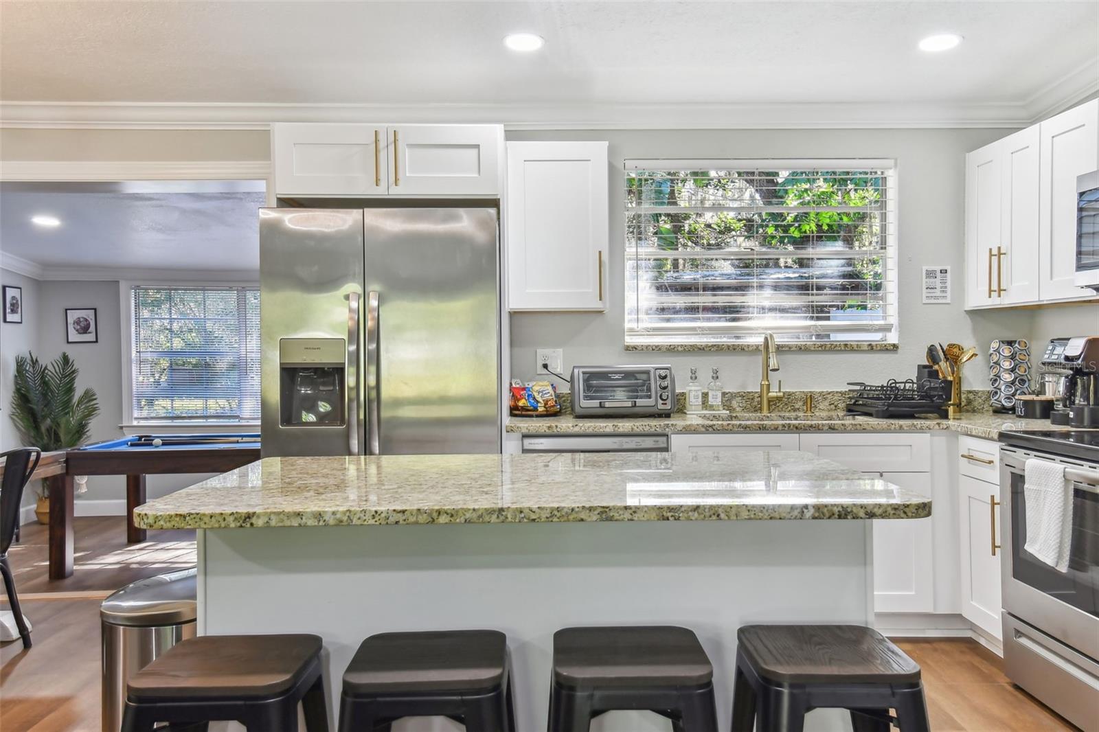 Listing photo id 20 for 414 Joyce Avenue