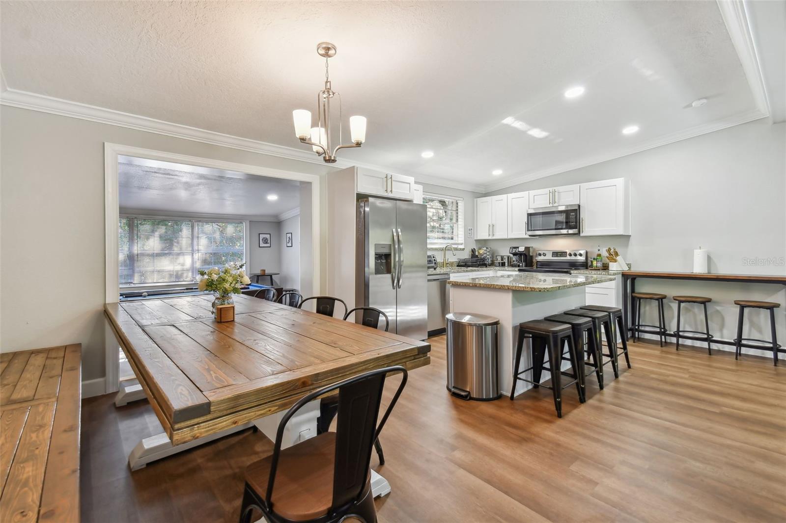Listing photo id 23 for 414 Joyce Avenue