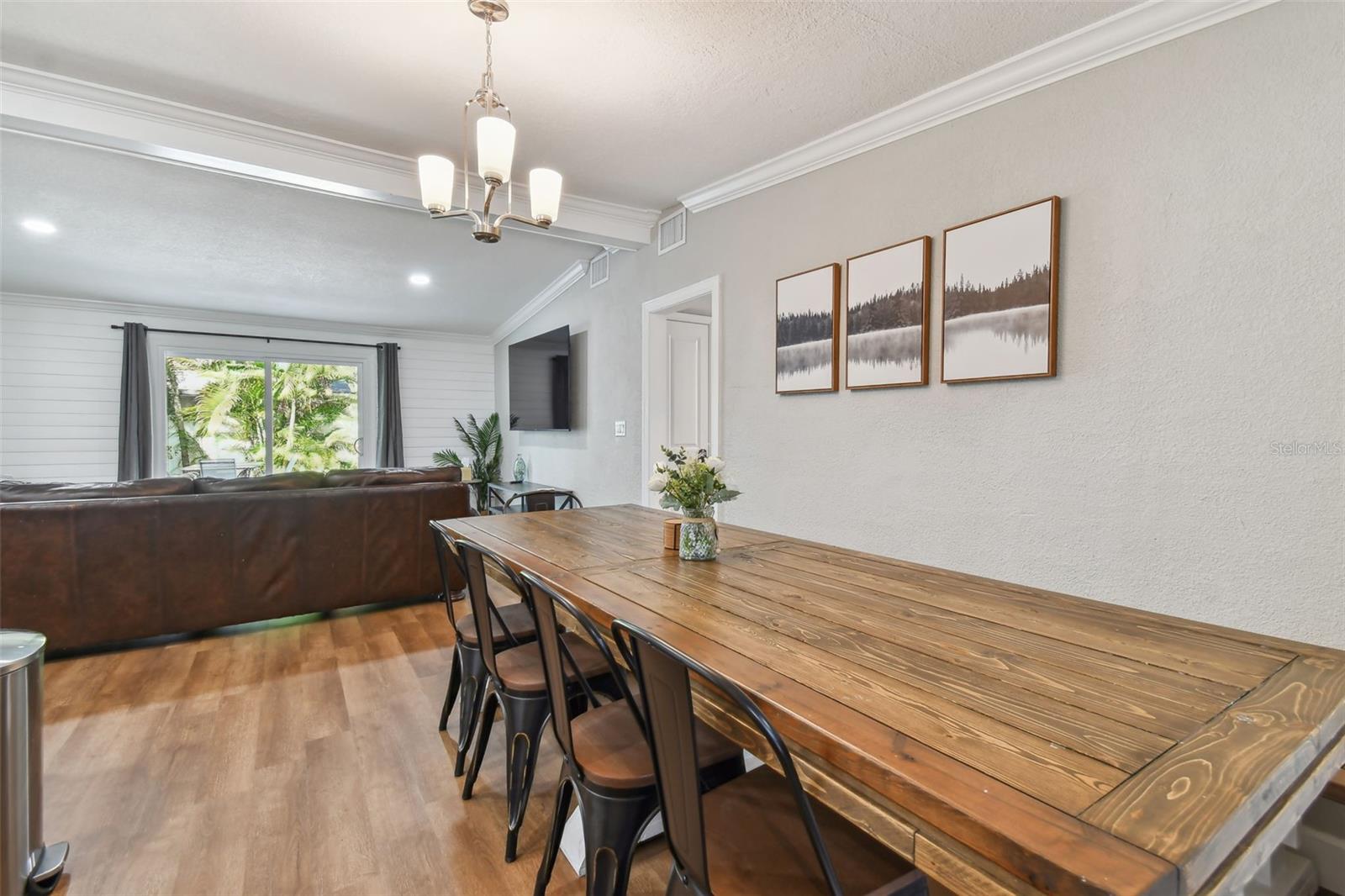 Listing photo id 28 for 414 Joyce Avenue